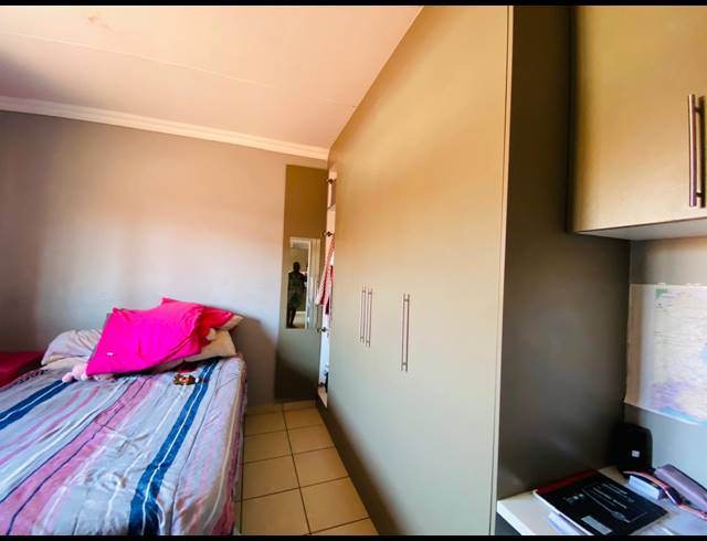 2 BEDROOM TOWNHOUSE FOR SALE IN ANNADALE